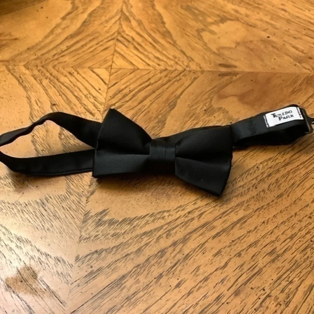 Black bow tie size 15 max